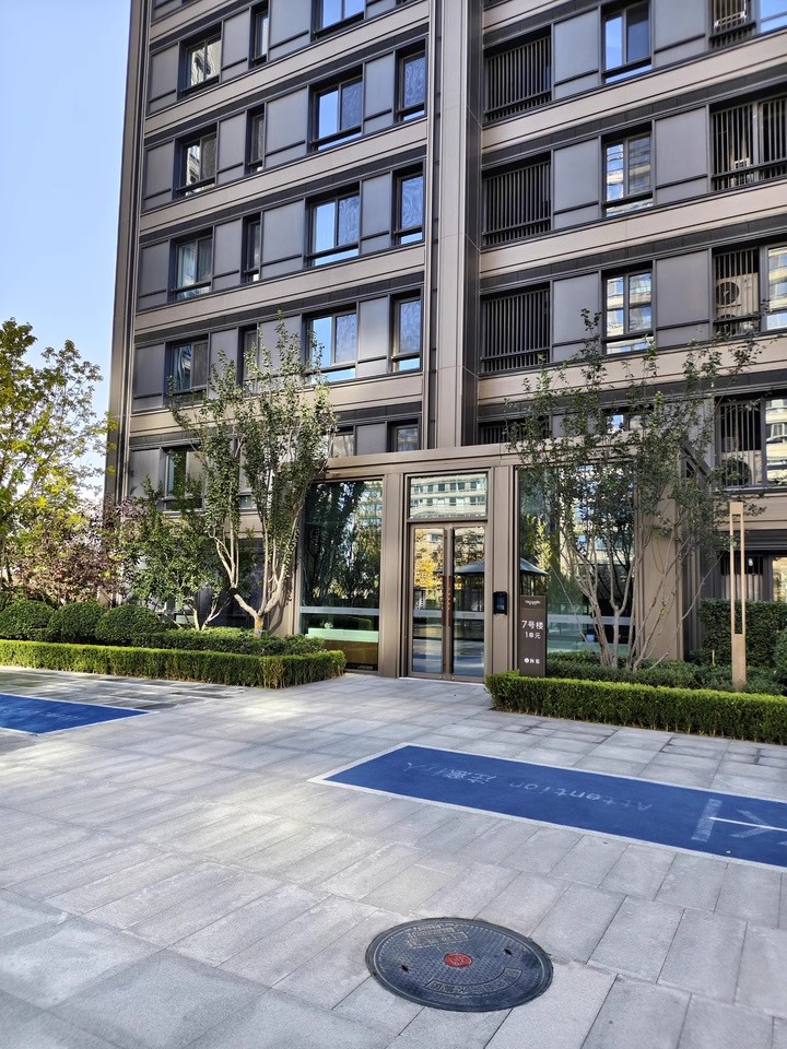 壹亮马7号楼1单元101室（带1库房2车位）