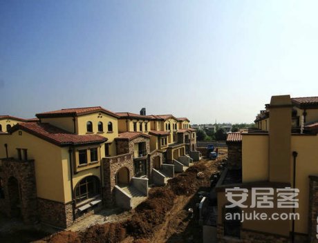 万通龙山逸墅