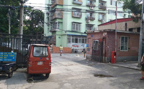 东三亲家坟2号楼5单元202室