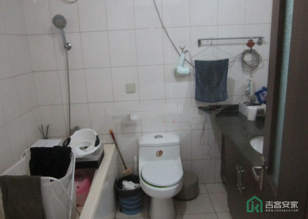 名佳花园三区73号楼5单元551室