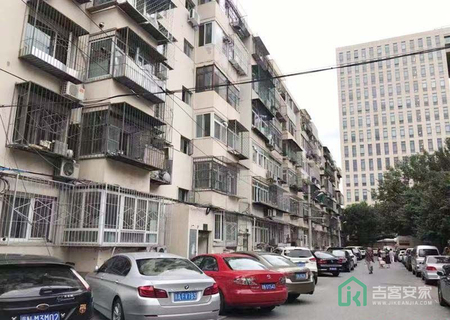 青龙湖镇果各庄村某公司房屋建筑及油罐