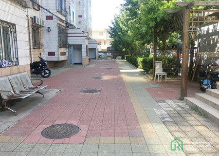 王府街18号院2号楼1单元102号