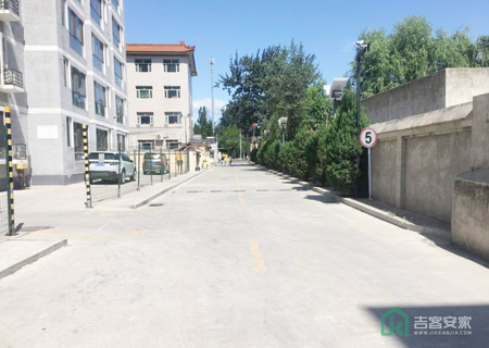 王府街18号院2号楼1单元102号