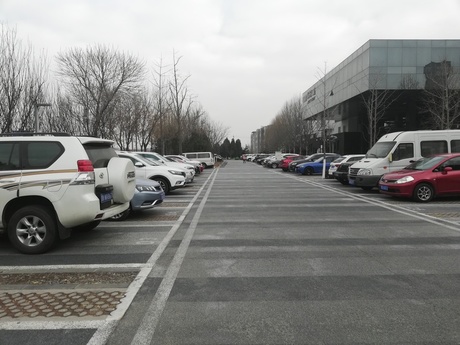 中间建筑一区1号楼104号