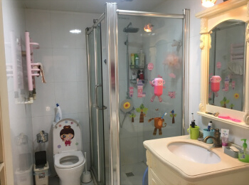 卡尔公寓12号楼2单元202室