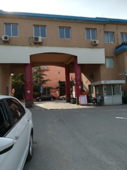 金荣园18号楼3层302