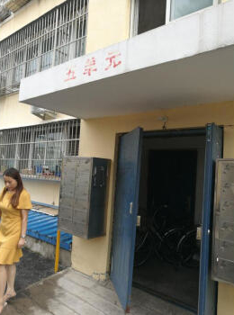 梧桐苑小区1号楼5单元402