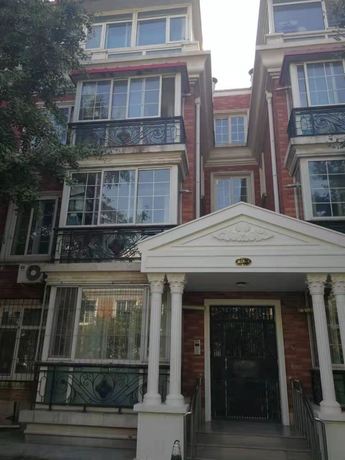 枫丹丽舍南18号2门102（带小院）