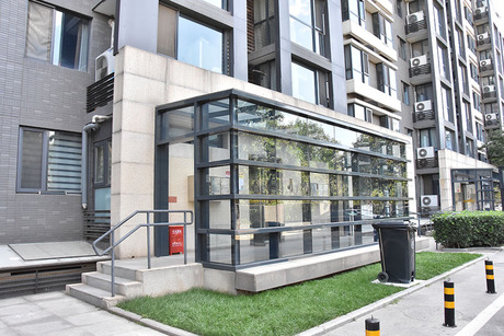 滨河一号201号楼4单元702室