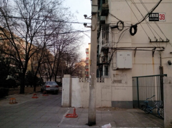 皂君东里39号楼5门102号